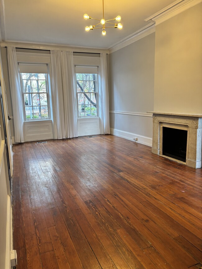 Building Photo - 1104 Pine St Unit 1