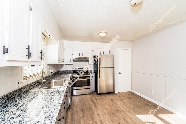 Photo - Beautifully Modernized 3 BR and 2 BA in on... Casa
