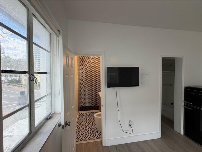 Photo - 301 86th St Unidad 303-4A