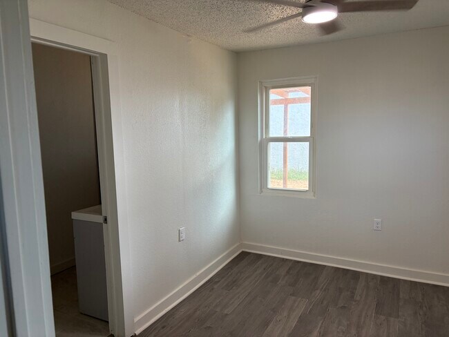 Photo - 608 N Bell St