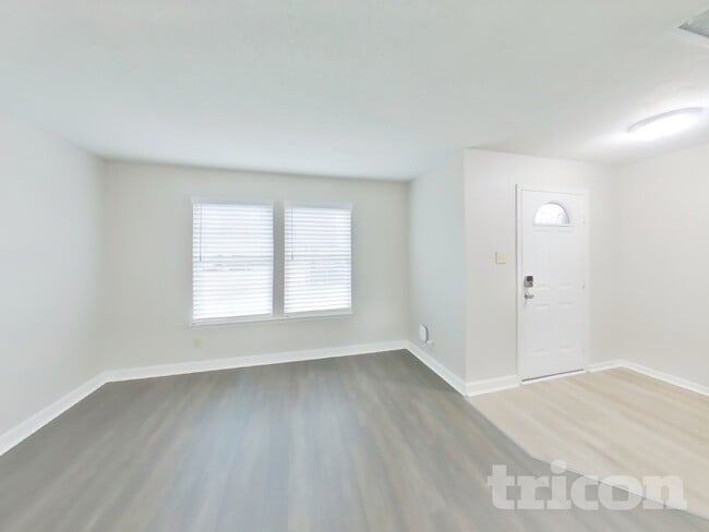 Photo - 350 Sunburst Ln