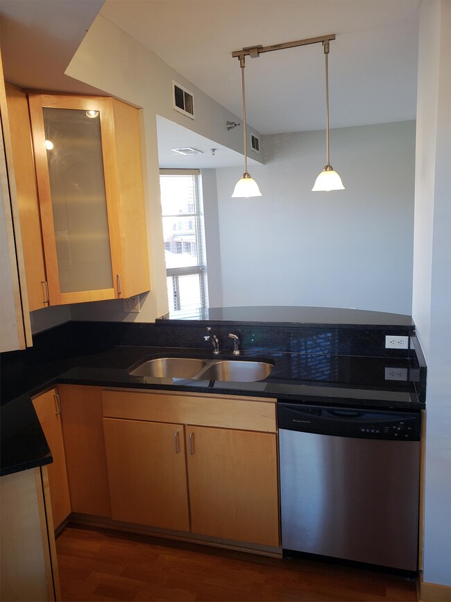 Photo - 2600 University Ave SE