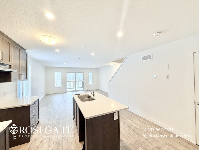 Photo - Pet-Friendly 4-Bedroom Detached Home with Garage & Backyard in Cambridge