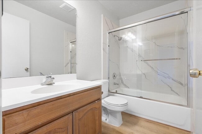 Building Photo - 2228 Lincoln Ave Unit 2228 Lincoln Ave #K