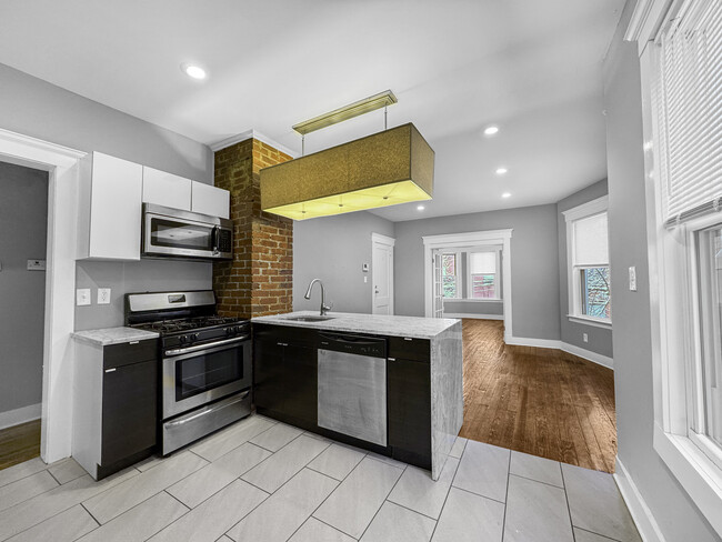 Building Photo - 248 Nicoll St Unit 3 Rental