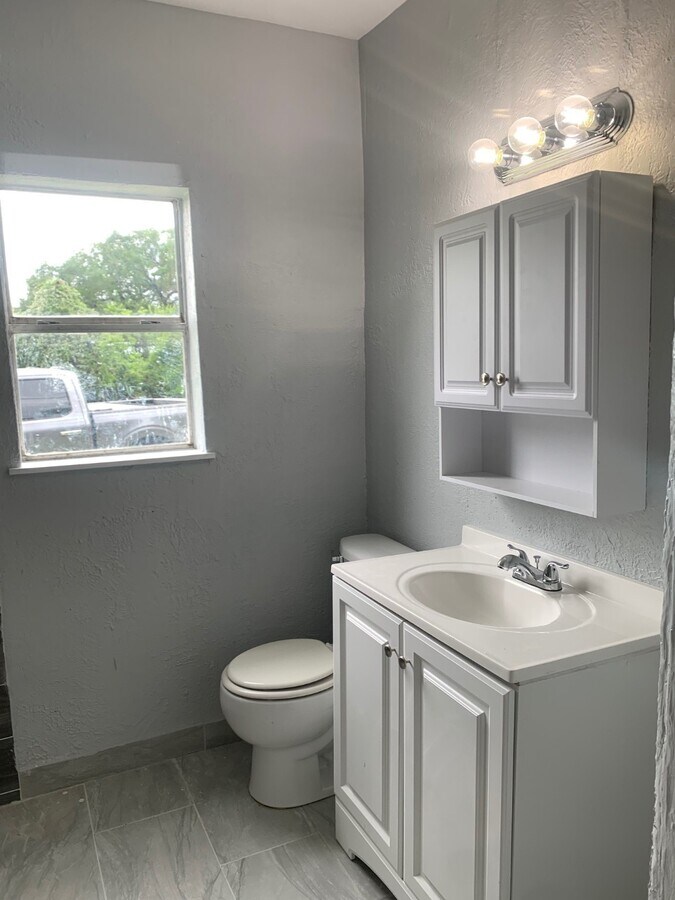 Photo - 1411 Miles St