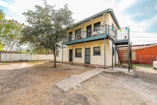 Building Photo - 311 Matamoros St Unit 1