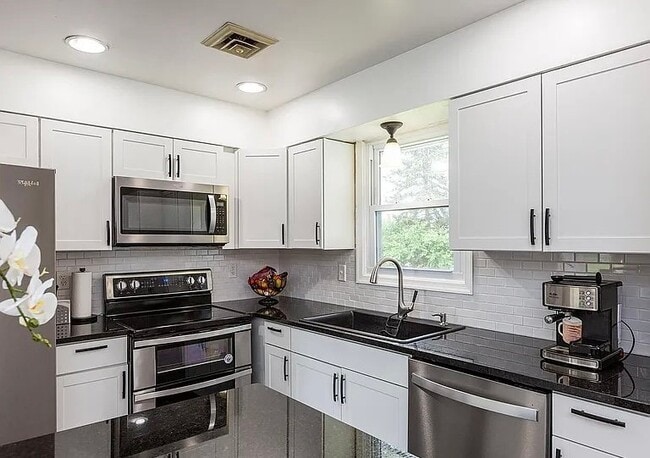 Photo - 806 Indian Springs Dr