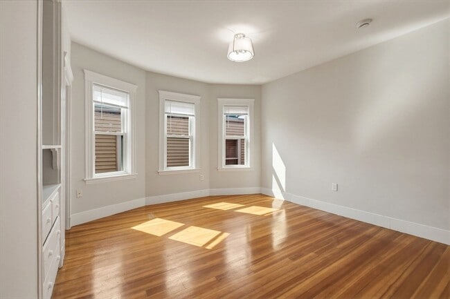 Photo - 18 Peverell St Unit 3