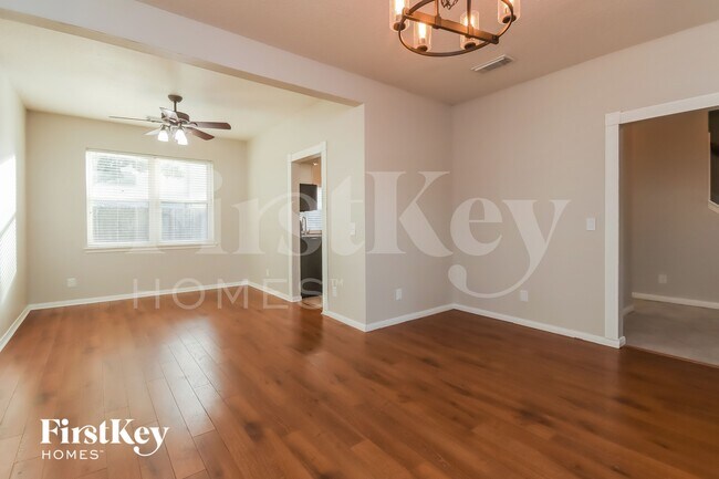 Photo - 2913 Veva Dr