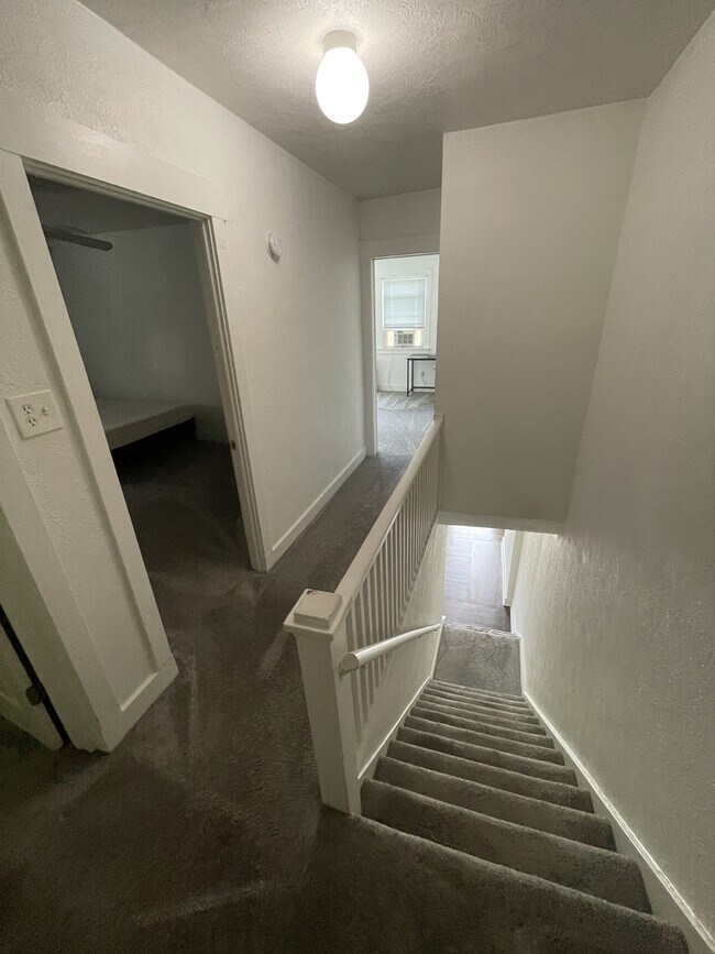 Photo - 5617 Hobart St