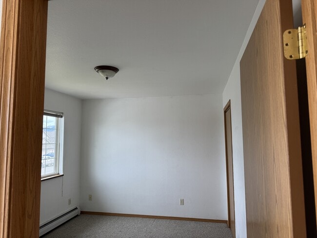 Photo - 557 W Shore Dr