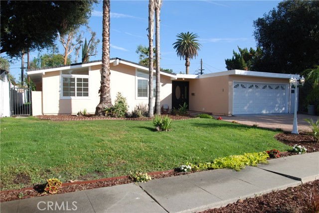 Building Photo - 6744 Cozycroft Ave