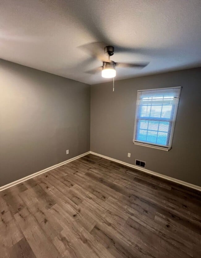 Photo - Charming 2-Bedroom Apartment with Stylish ...