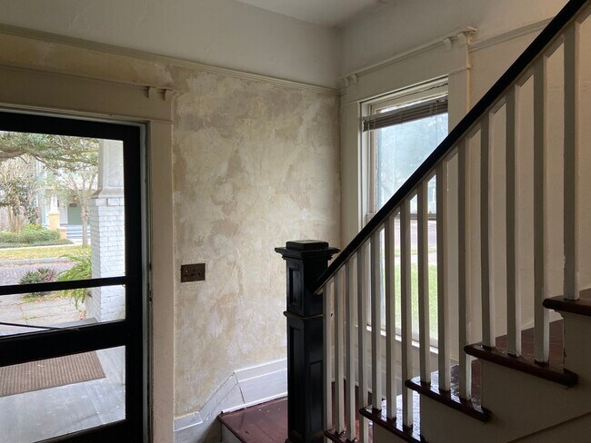 Photo - 616 W Azeele St