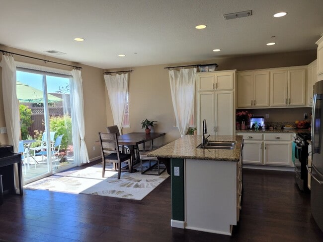 Photo - 1240 Landmark Cir