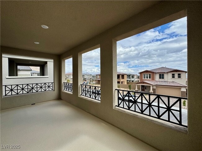 Photo - 639 La Vis Acrs Ln