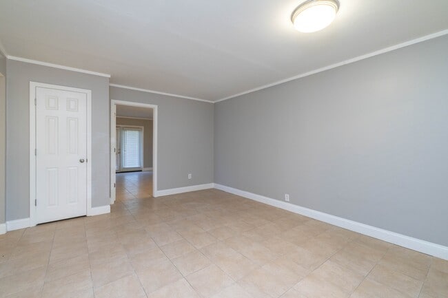 Photo - 431 Canberra Dr