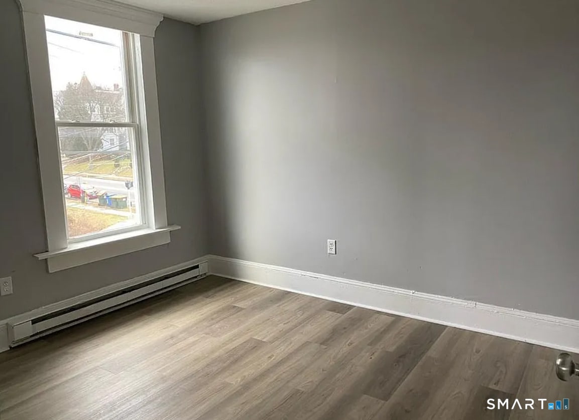 Photo - 570 Broad St Unidad B