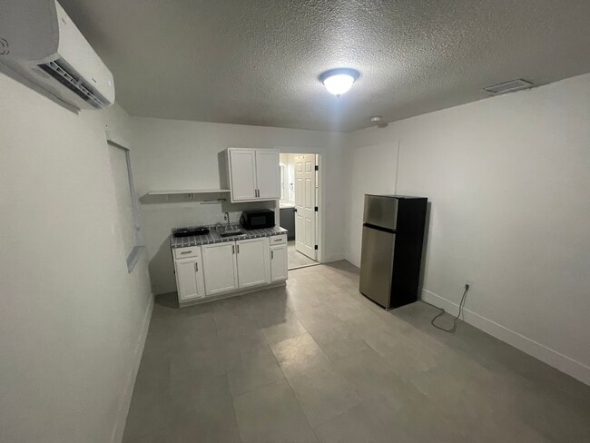 Building Photo - 9335 SW 117th Ave