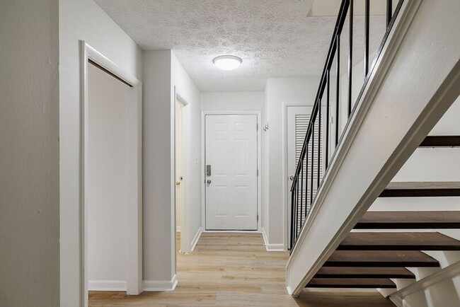Photo - 134 Fernbanks Ct