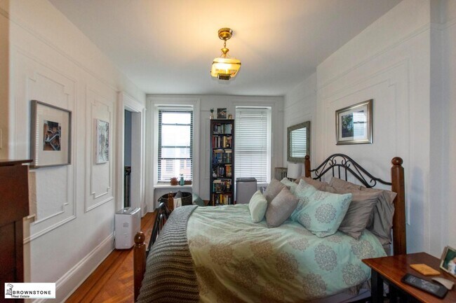 Photo - Carroll Gardens Brownstone One Bedroom