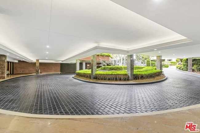 Photo - 300 N Swall Dr Unit 305