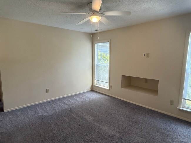 Photo - 2 bedroom, 1 bath Duplex