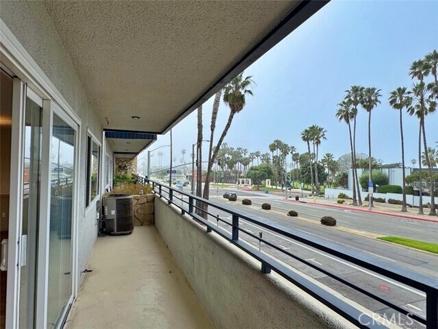 Photo - 230 S Catalina Ave Unidad 108