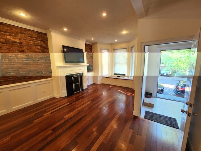 Photo - 566 E 5th St Unit 1