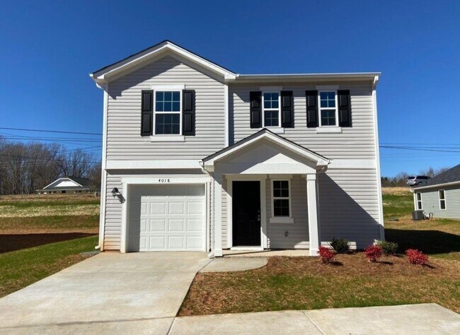 Photo - Beautiful 3 Bedroom, 2 1/2 Bathroom Home off Robinhood Rd in Winston!