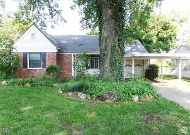 Building Photo - 2 Bed 1 Bath House in Tulsa!
