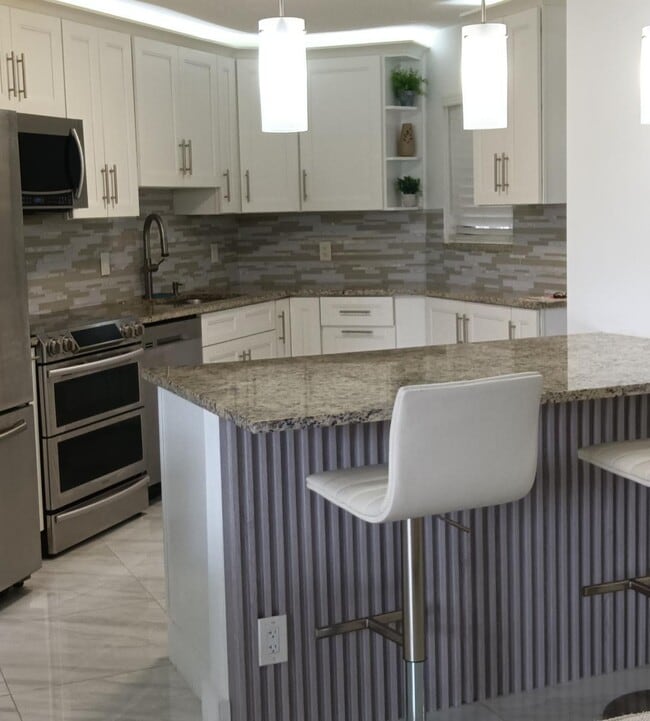 Building Photo - 5749 Camino Del Sol Unit 202