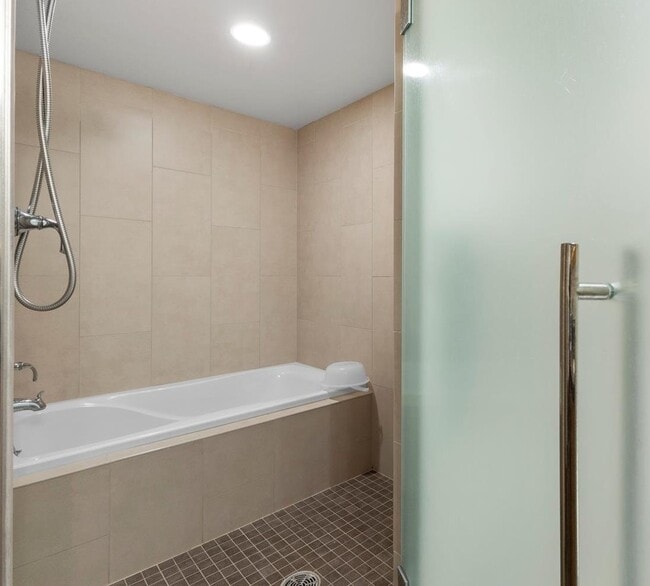 Photo - 1837 Kalakaua Ave Unit 01 Stack