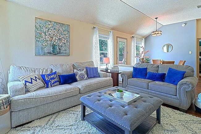 Photo - 1305 Marigold Way