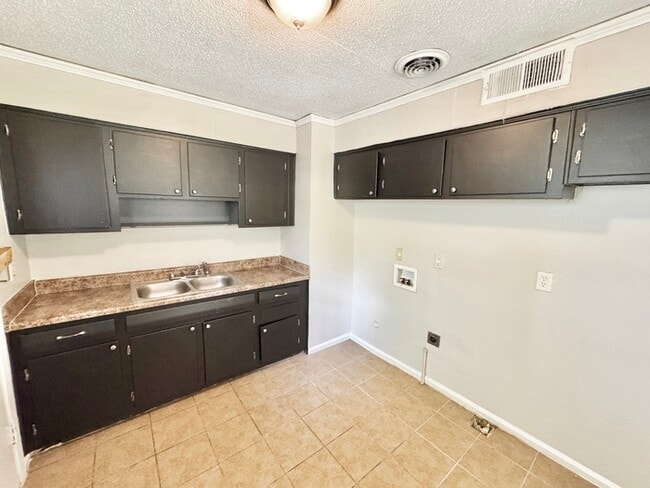 Photo - 4179 Leweir St