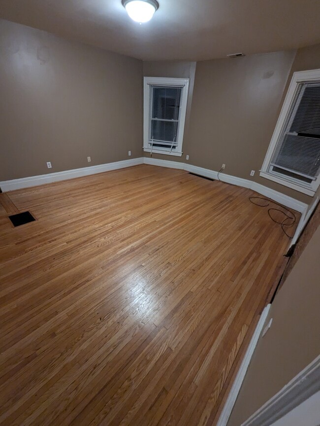 Photo - 39 Oxford St