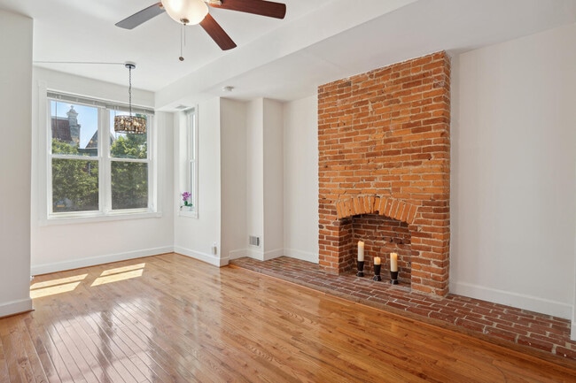 Photo - 724 5th ST NE