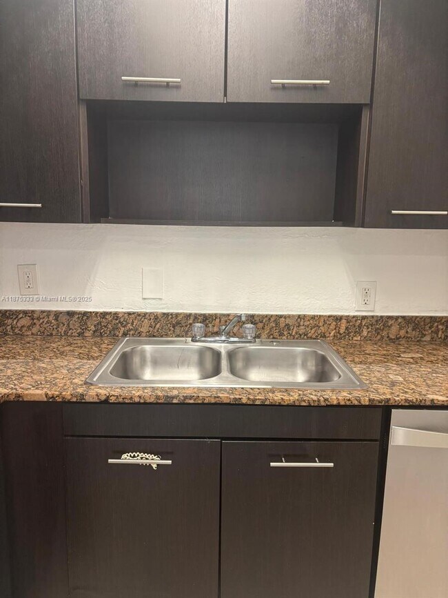 Photo - 13700 NE 6th Ave Unidad 209