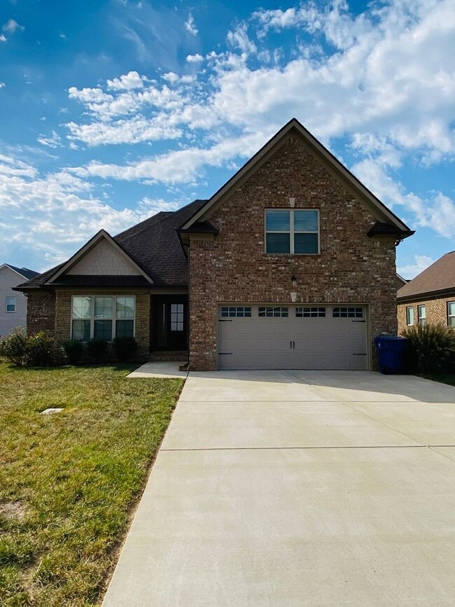 Building Photo - Luxury Home in Sango