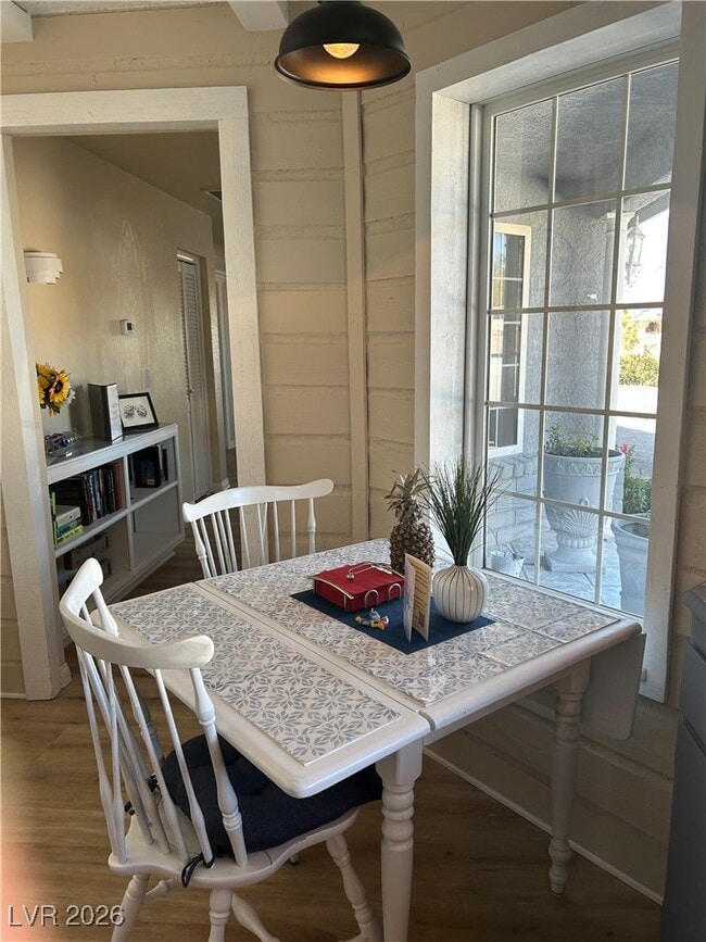 Building Photo - 6889 Beverly Glen Ave Unit b