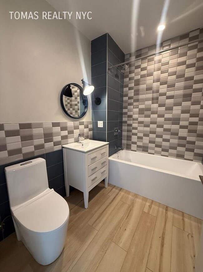 Photo - 3013 Barker Ave