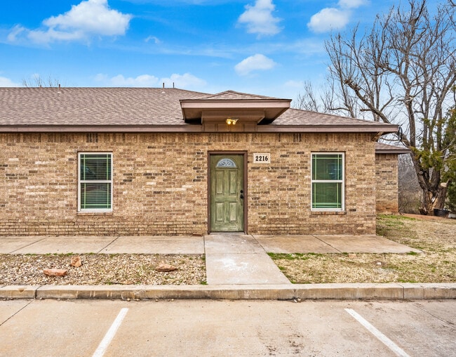 Building Photo - 2216 W Utah Ave