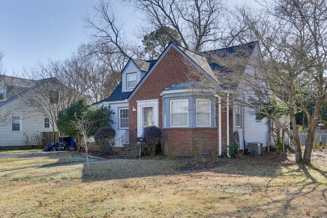 Photo - 407 Russell St