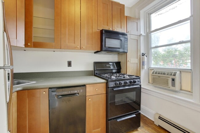 Photo - 237 Grove St Unit 3