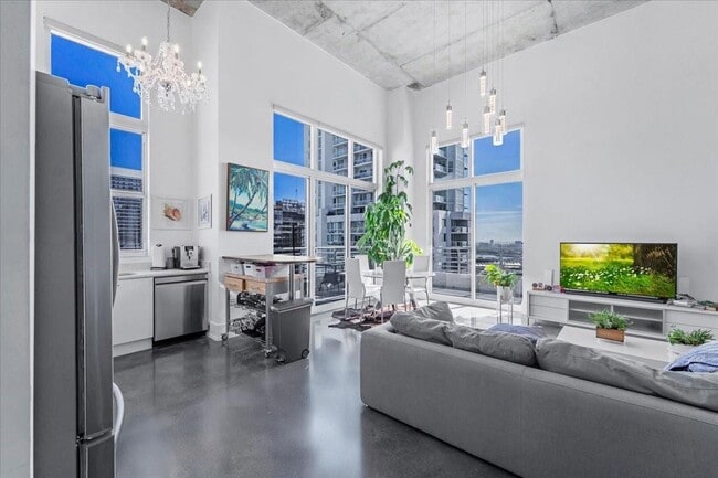 Building Photo - 133 NE 2nd Ave Unit 3601 Rental
