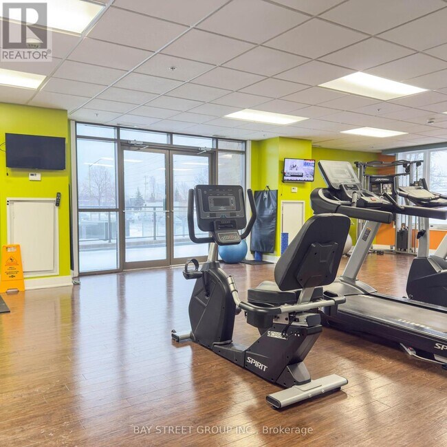 Photo - 5010 Corporate Dr Unité 330