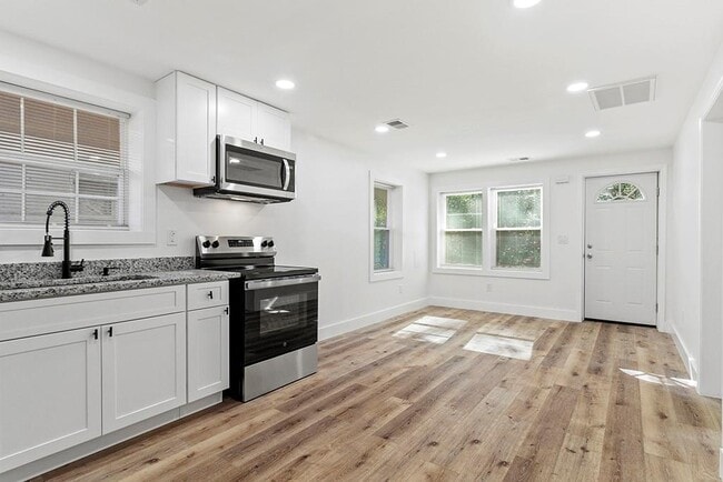 Photo - 3169 Westover Dr