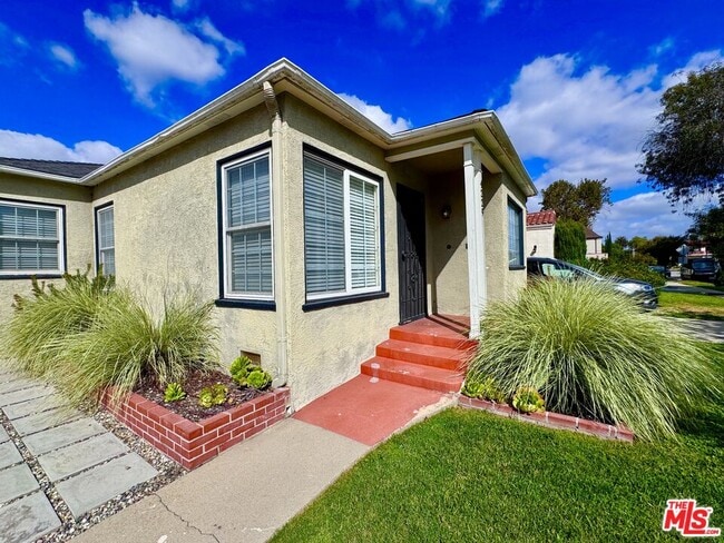 Photo - 4229 Sutro Ave