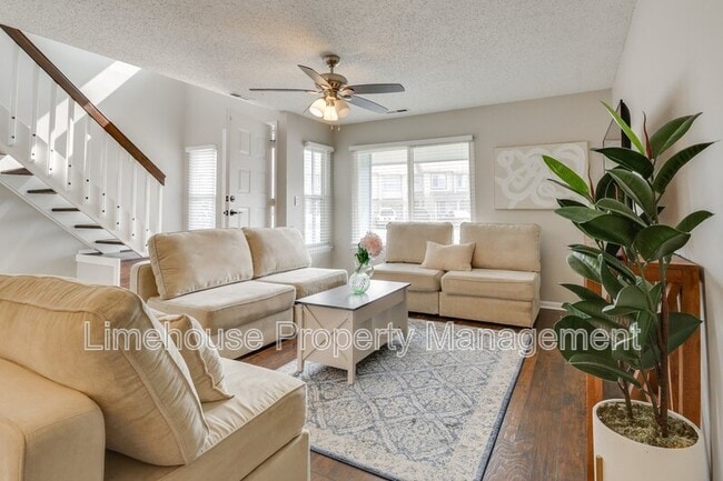 Photo - 749 Quesnel Dr